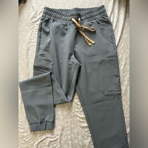Luuna jogger style small tall scrub pants